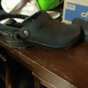 Dansko Size 40 clogs